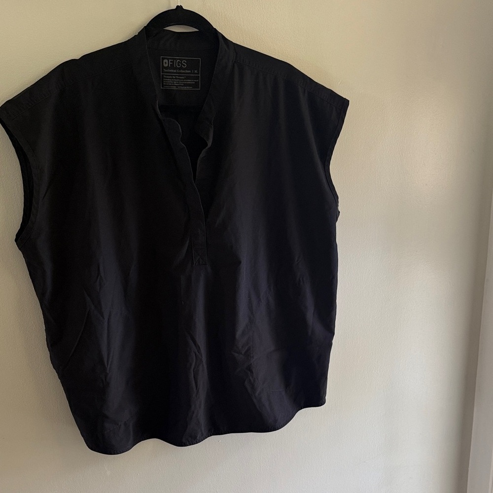 FIGS Women's Black Top- FORMx